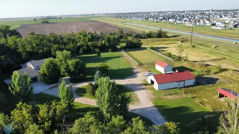 1604 32nd Ave W, West Fargo, ND 58078