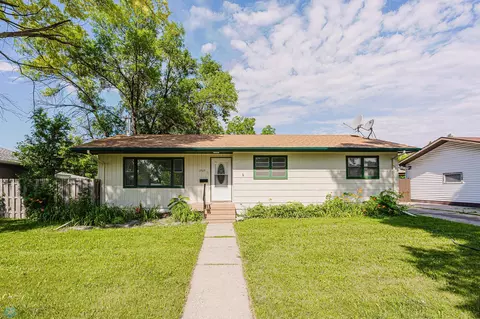 1909 14th St S, Fargo, ND 58103