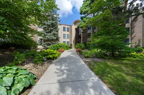 8549 Irwin Rd #235, Bloomington, MN 55437