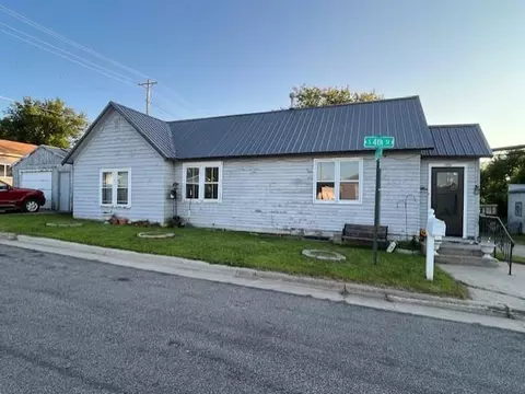 102 4th St S, Grove City, MN 56243