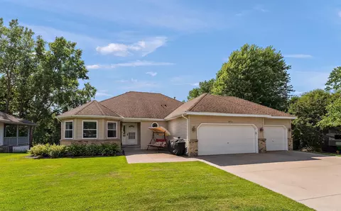 973 Mcclelland St S, Maplewood, MN 55119