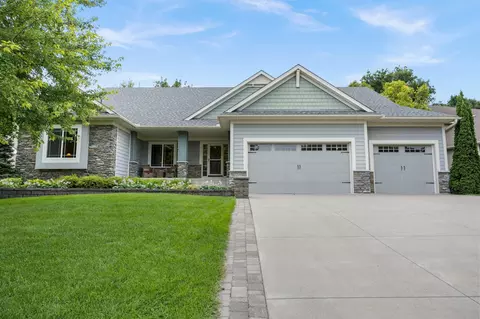 2073 Valley Creek Ln, Shakopee, MN 55379