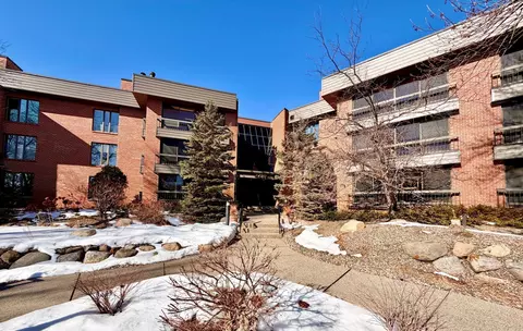 7250 Lewis Ridge Pkwy #102, Edina, MN 55439