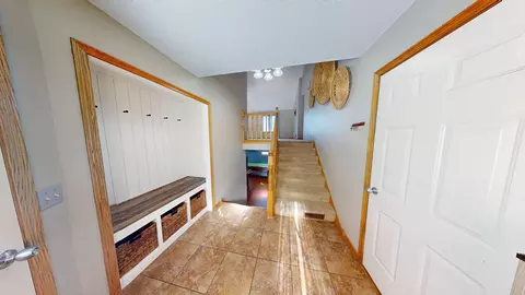Entry Way - 2210 9th Ave SE, Willmar, MN 56201 photo 2 of 5