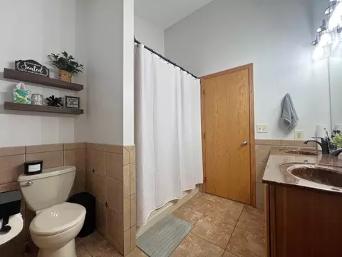 Bath - 2210 9th Ave SE, Willmar, MN 56201 photo 2 of 5
