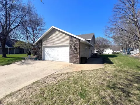 Exterior - 2210 9th Ave SE, Willmar, MN 56201 photo 7 of 7
