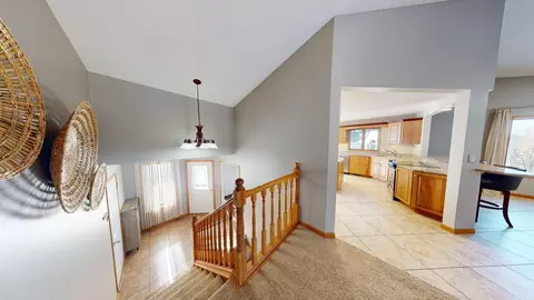 Entry Way - 2210 9th Ave SE, Willmar, MN 56201 photo 4 of 5
