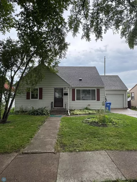 109 18th Ave N, Fargo, ND 58102