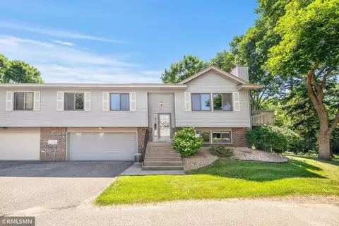 911 Lawnview Ave, Shoreview, MN 55126
