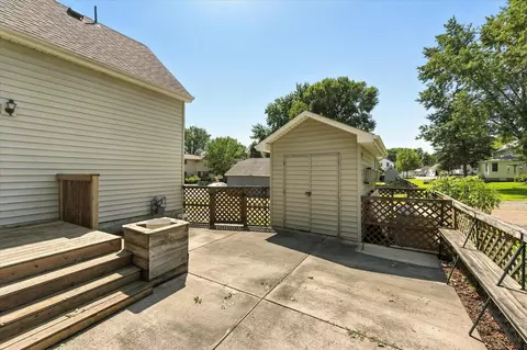 409 1st St E, Chaska, MN 55318 photo 7
