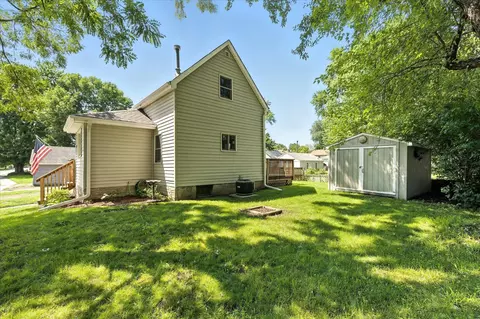 409 1st St E, Chaska, MN 55318 photo 3