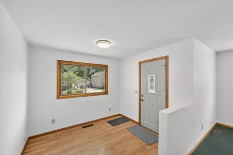 409 1st St E, Chaska, MN 55318 photo 8