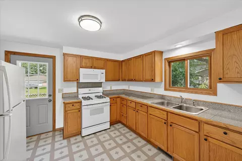 409 1st St E, Chaska, MN 55318 photo 13