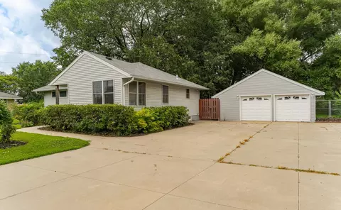 403 31st St NE, Rochester, MN 55906