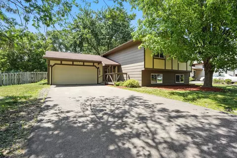 1925 Betty Jane Ct, North Saint Paul, MN 55109