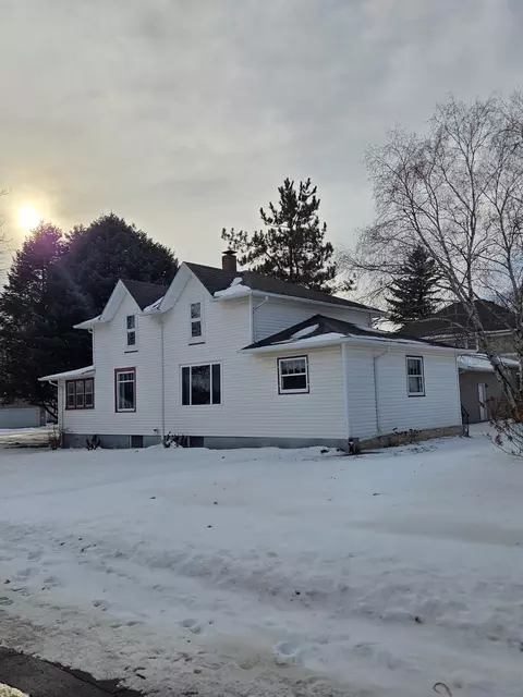 303 1st St NW, New Richland, MN 56072