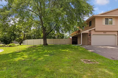 9225 29th Ave N, New Hope, MN 55427