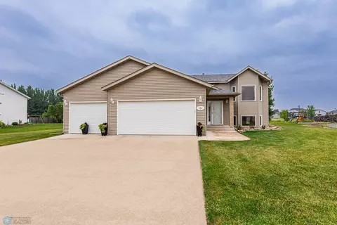 424 S Sedona Dr, West Fargo, ND 58078