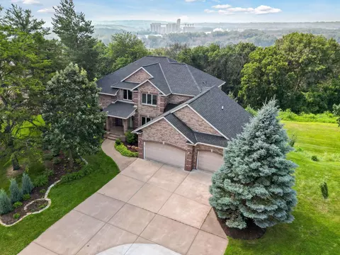 4301 Overlook Dr, Bloomington, MN 55437