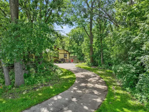 2234 Woodlynn Ave, Maplewood, MN 55109