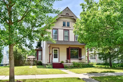 271 E Sanborn St, Winona, MN 55987