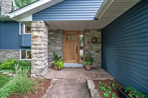 1973 Campbell Cir, White Bear Lake, MN 55110