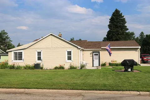405 2nd St NW, Frazee, MN 56544