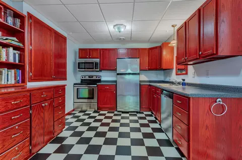 Kitchen - 972 Waters Edge Cir, Avon, MN 56310 photo 4 of 4