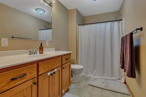 Bath - 972 Waters Edge Cir, Avon, MN 56310 photo 2 of 3