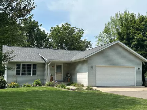 811 Riverview Ave, Colfax, WI 54730