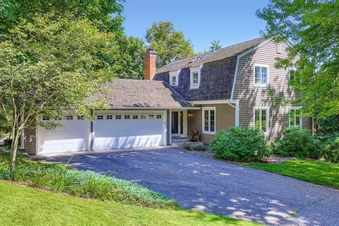 3900 Hillcrest Way, Deephaven, MN 55391