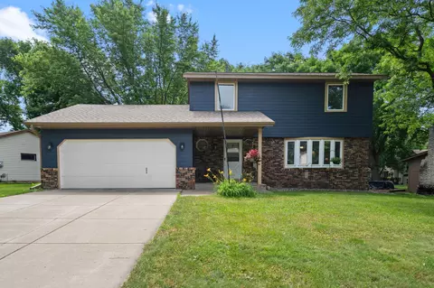 3849 Gresham Way N, Oakdale, MN 55128