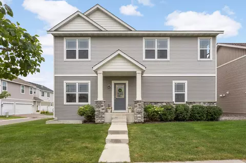 2744 Clover Ridge Dr, Chaska, MN 55318