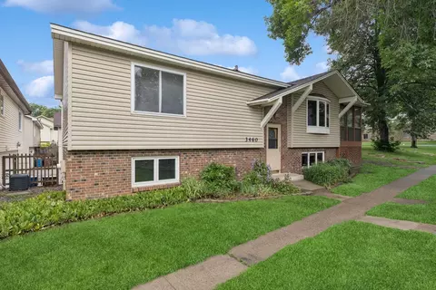 3460 Pilgrim Ln N, Plymouth, MN 55441