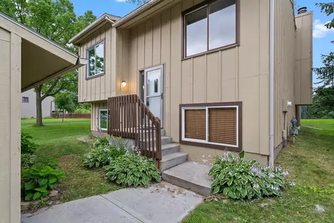 7813 Rimbley Rd, Woodbury, MN 55125