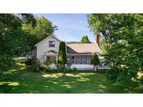 525 Green Coulee Rd, Onalaska, WI 54650