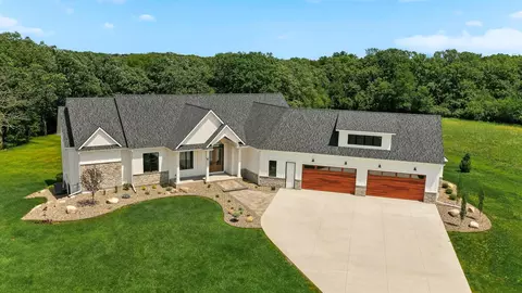 4868 Royal Oaks Cir SW, Rochester, MN 55902
