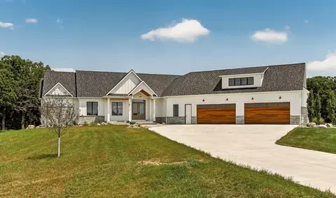 4868 Royal Oaks Cir SW, Rochester, MN 55902