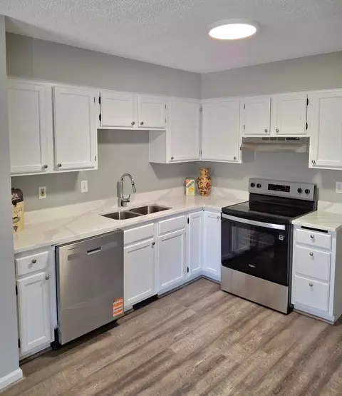 Kitchen - 4112 S Meadowlark Rd, Eagan, MN 55122 photo 1 of 3