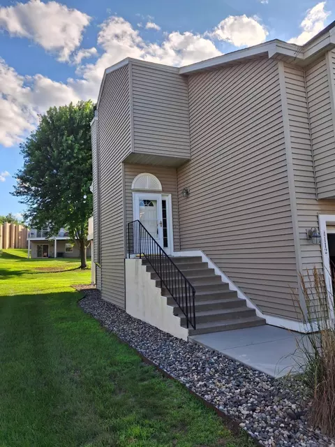 Exterior - 4112 S Meadowlark Rd, Eagan, MN 55122 photo 2 of 3