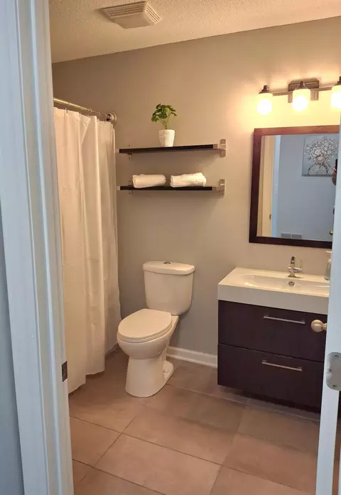Bath - 4112 S Meadowlark Rd, Eagan, MN 55122 photo 1 of 2