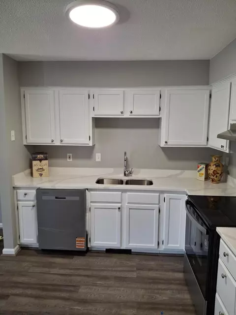 Kitchen - 4112 S Meadowlark Rd, Eagan, MN 55122 photo 3 of 3