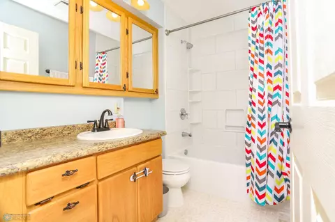 Bath - 921 16th St S, Fargo, ND 58103 photo 1 of 4