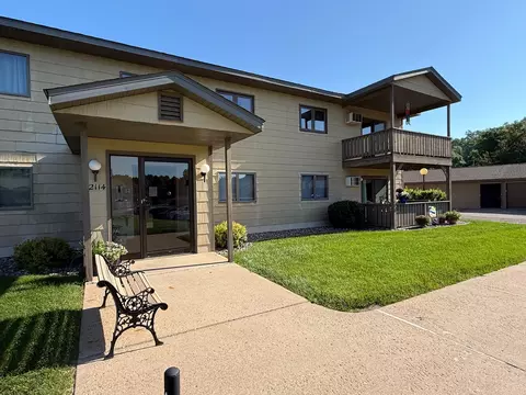 2114 Village Dr #221, Red Wing, MN 55066