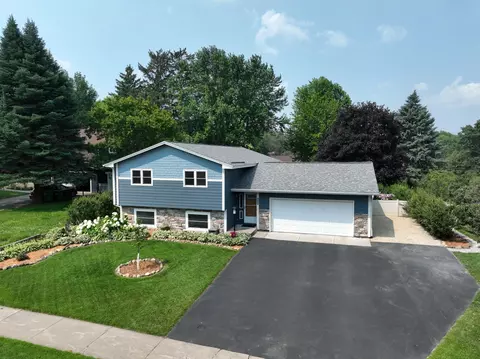 235 Oakwood Dr, Shoreview, MN 55126