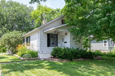 621 15th St S, Fargo, ND 58103