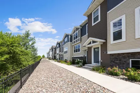 2223 Gateway Curv, North Saint Paul, MN 55109