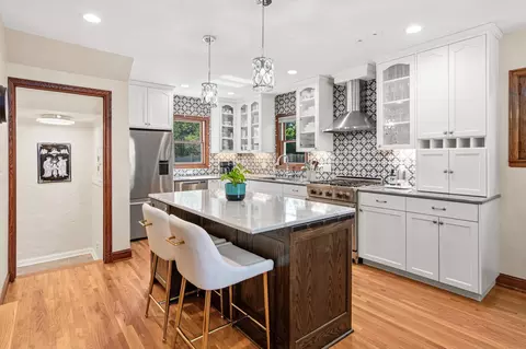 1856 Highland Pkwy, Saint Paul, MN 55116