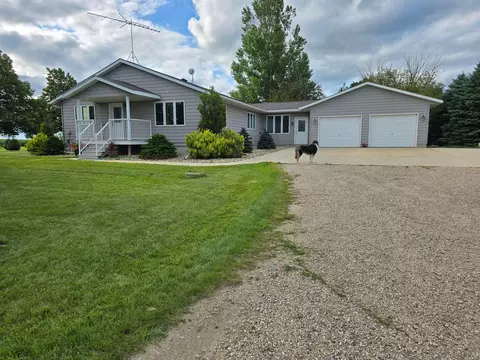 275 91st St, Pipestone, MN 56164