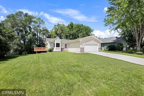 2036 Wenz Ave, Chaska, MN 55318